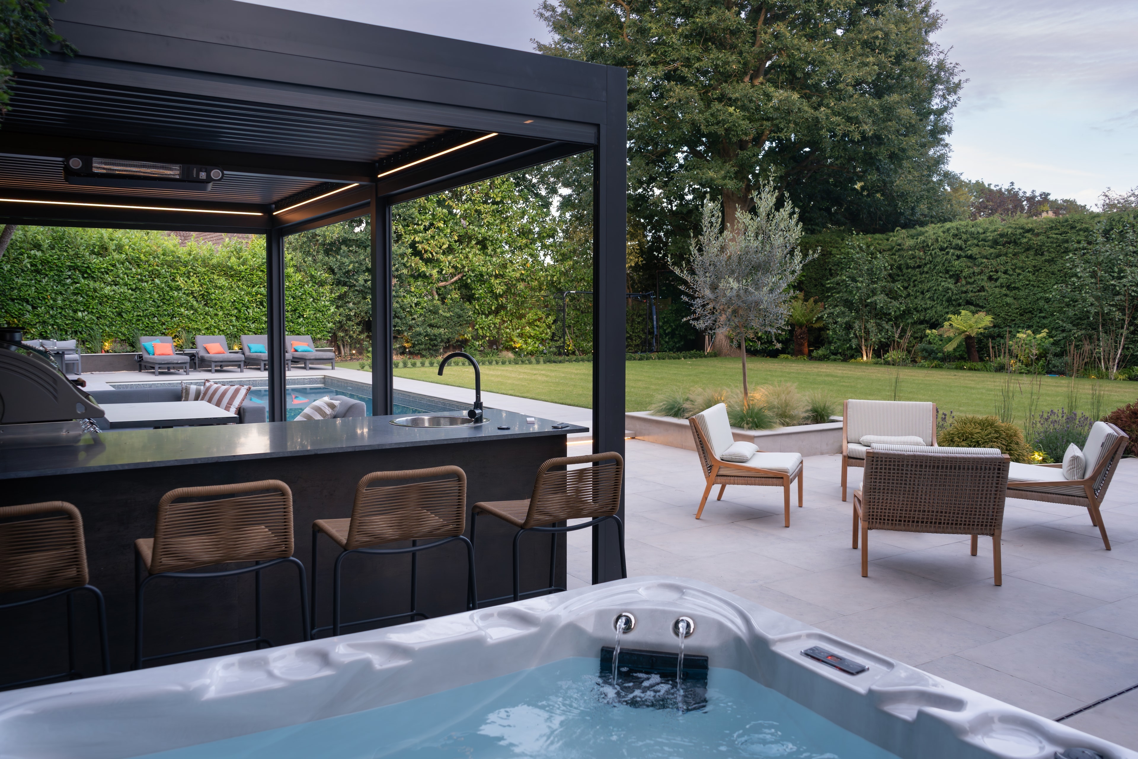 Luxury garden design — architectural planting and contemporary outdoor living